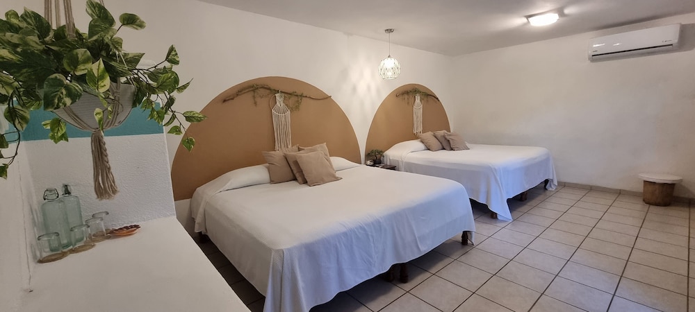 Standard Room, Garden View (2 King beds) photo 1