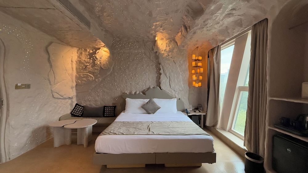 Jugnu Room with Grand Jacuzzi - Photo 3