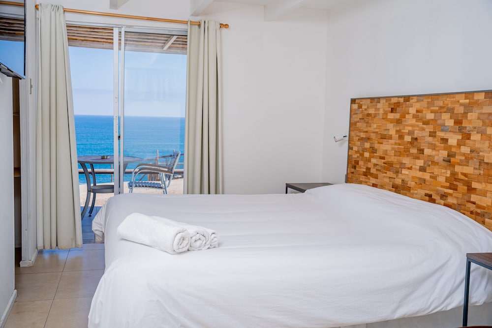 Standard Room, 1 Queen Bed, Partial Sea View