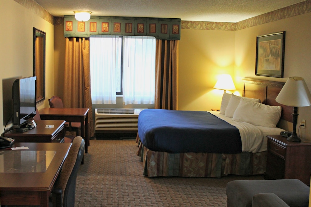 Suite, 1 King Bed With Sofa Bed, Jetted Tub photo 1