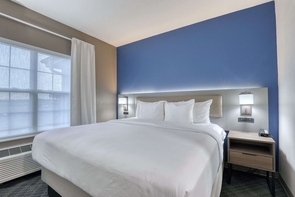 1 King Bed photo 3