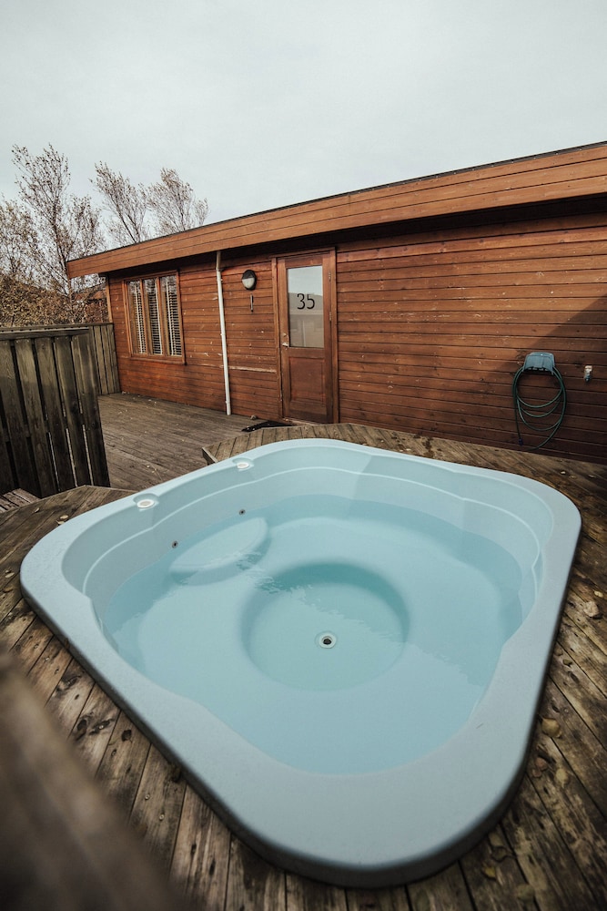 Traditional Cottage, 2 Bedrooms, Hot Tub photo 3