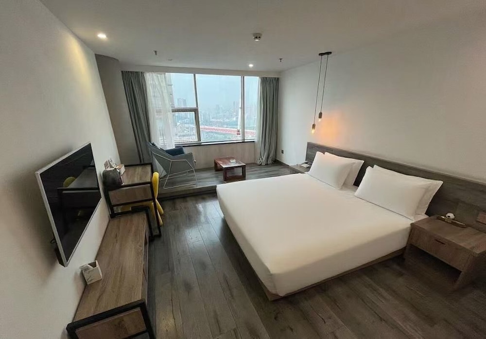 City Room, 1 King Bed, River View photo 2
