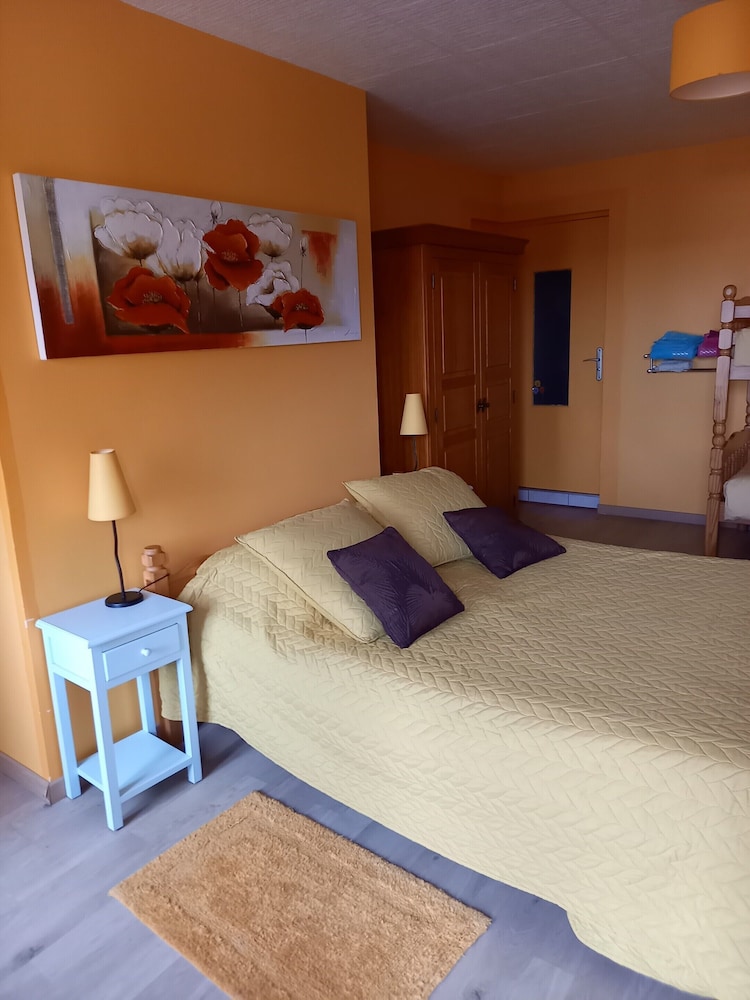 Classic Quadruple Room, Private Bathroom (Coteaux du Layon) photo 2