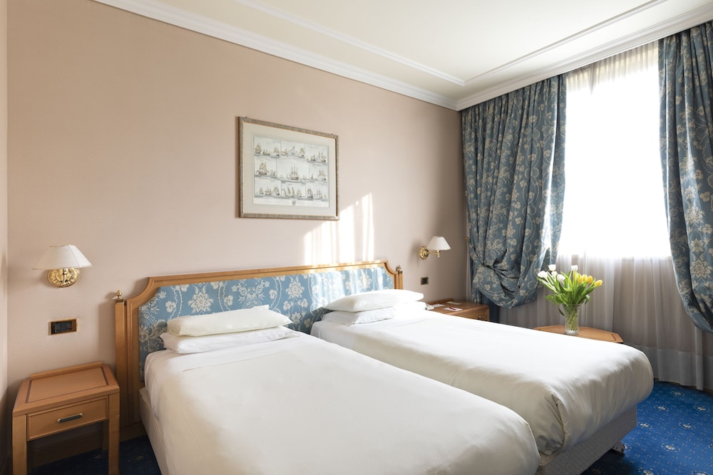 Classic twin room - Photo 1