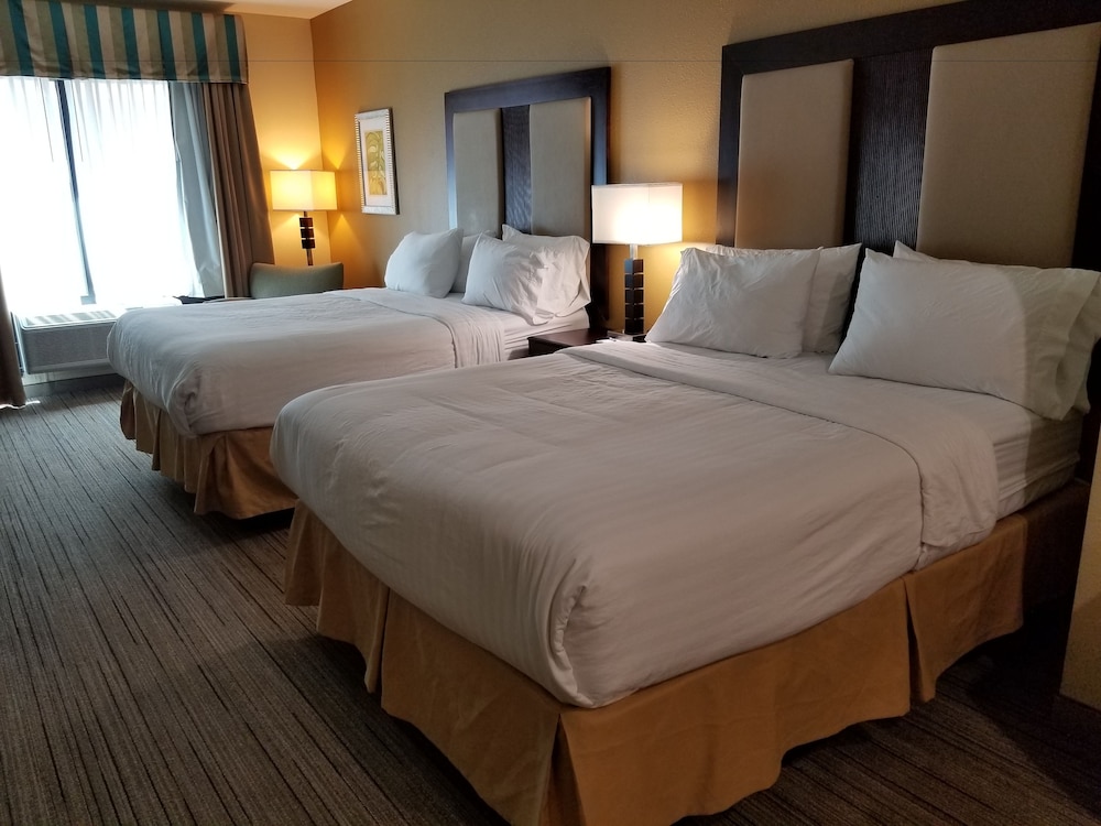 Suite, 2 Queen Beds (Extra Floor Space) photo 2