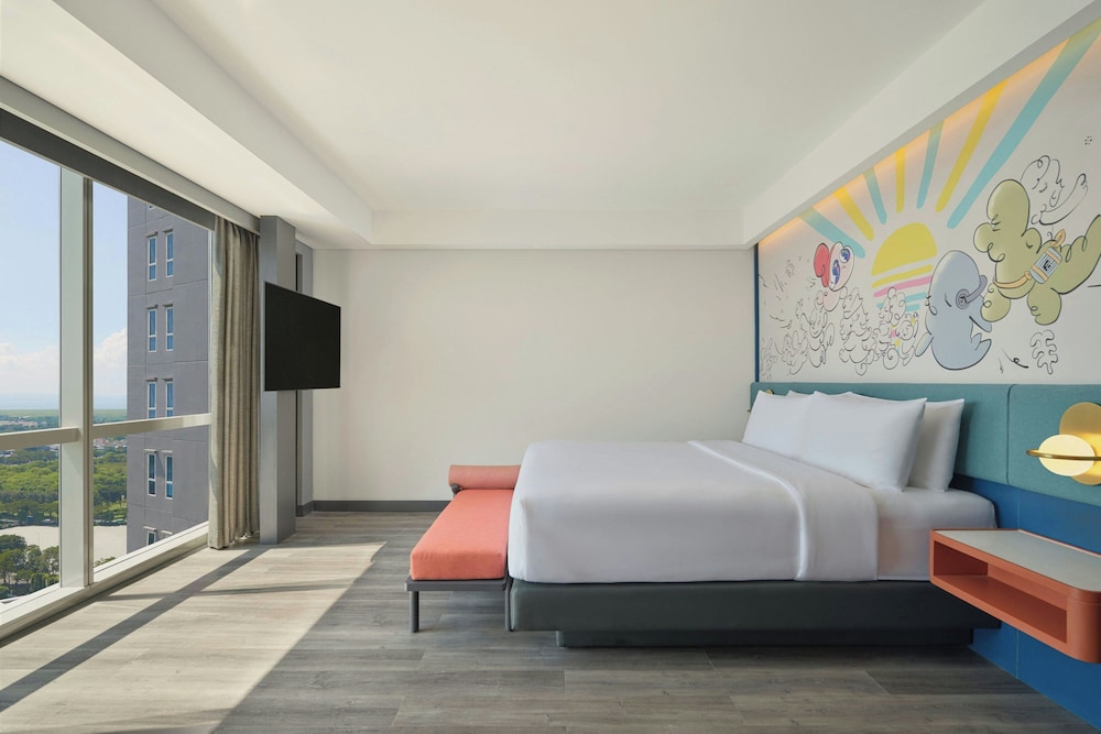Suite, 1 King Bed (Urban Suite)