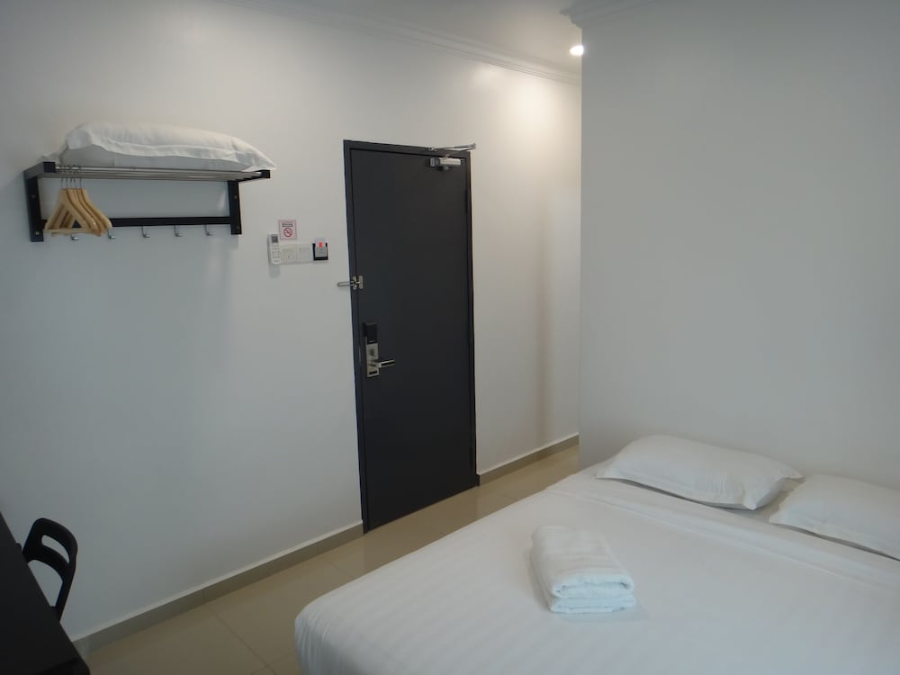 Deluxe Room, 1 Queen Bed - Photo 3