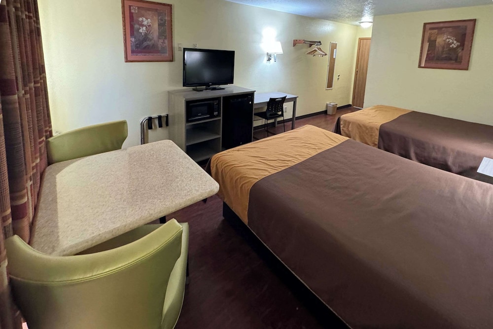 Room, 2 Double Beds, Non Smoking - Photo 1