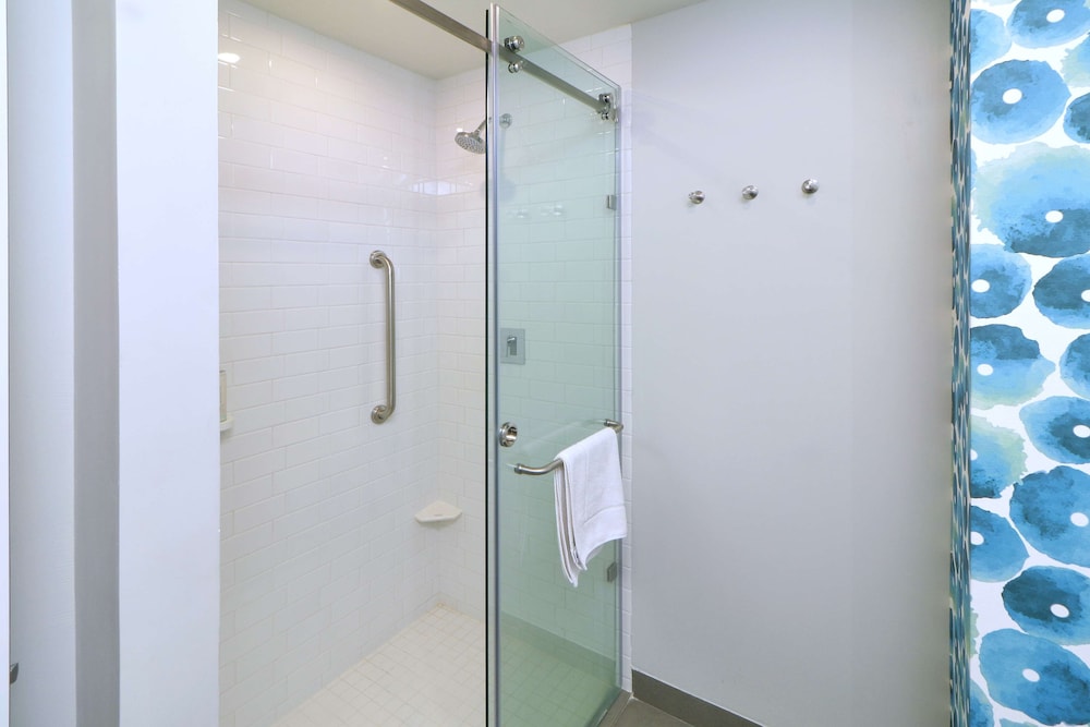Standard Room, 1 Queen Bed, Mountain View - Photo 5