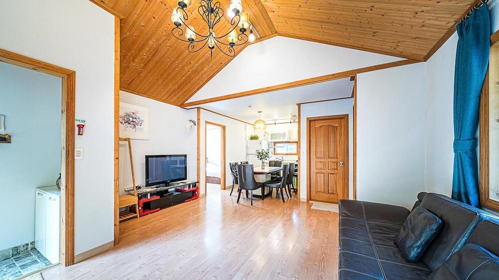Basic Room, 1 Bedroom (Familyroom) - Photo 13