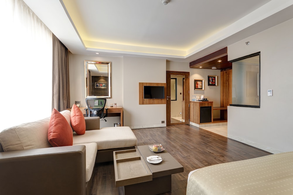 Suite, 1 King Bed