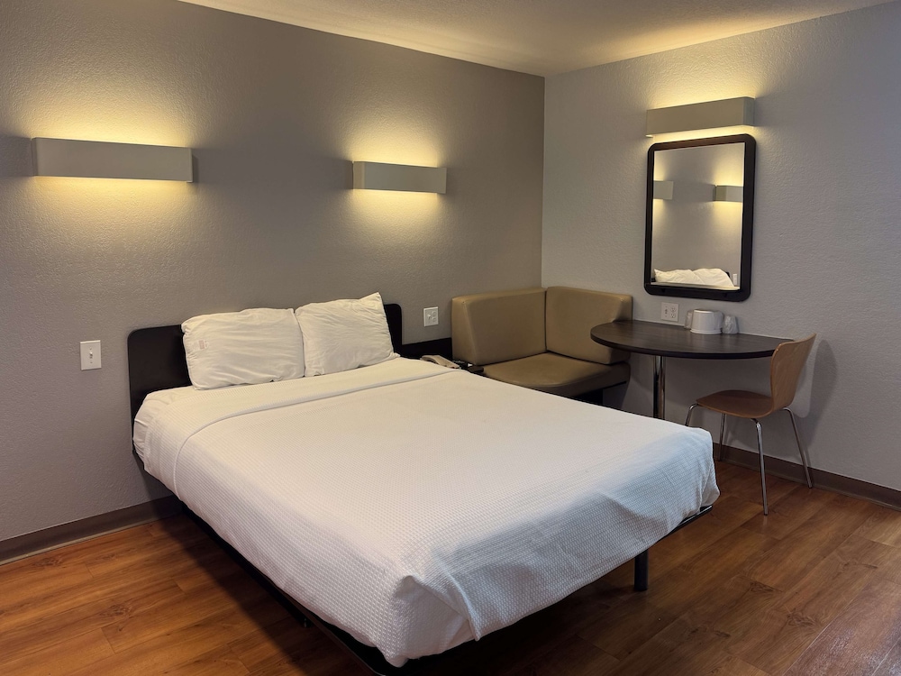 Standard Suite, 1 Queen Bed, Non Smoking