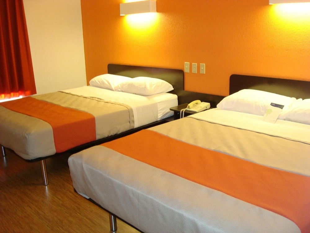 Standard Room, 2 Double Beds, Non Smoking - Photo 3