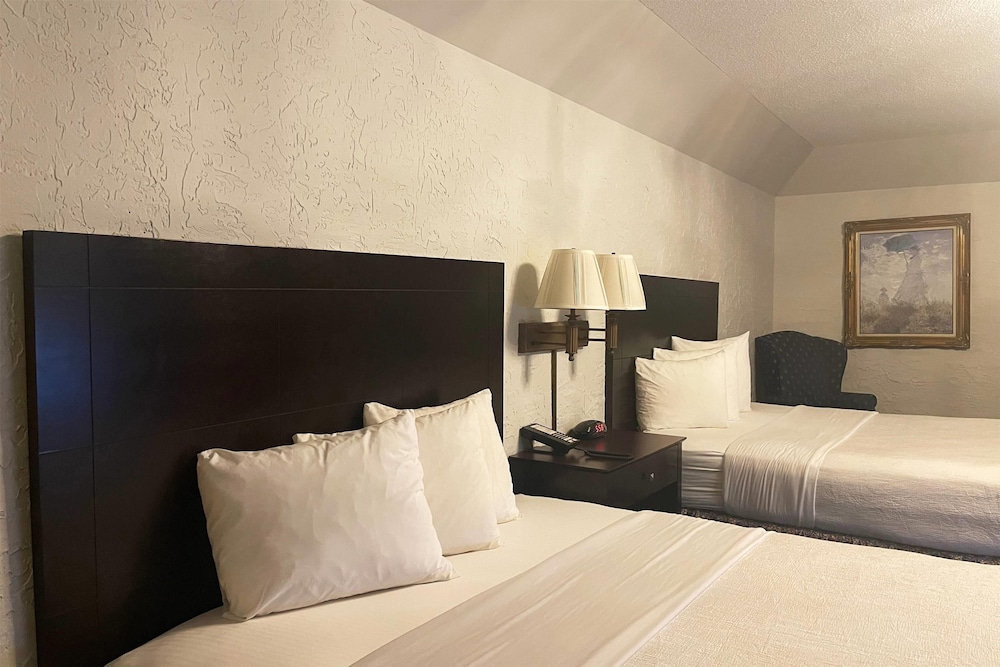 Deluxe Room, 2 Queen Beds, Non Smoking - Photo 3