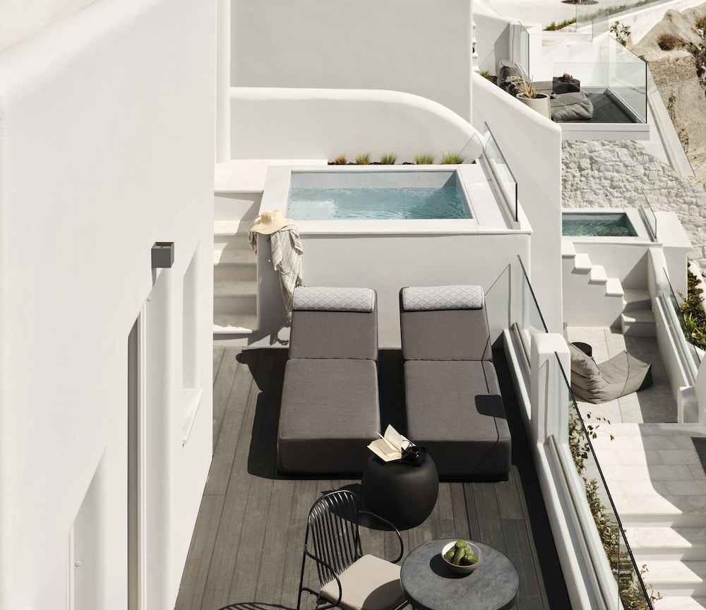 Superior Suite outdoor hot tub sea view - Photo 9
