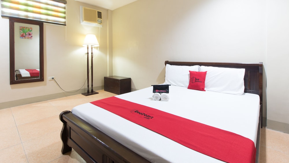 Double Room (Reddoorz) - Photo 4