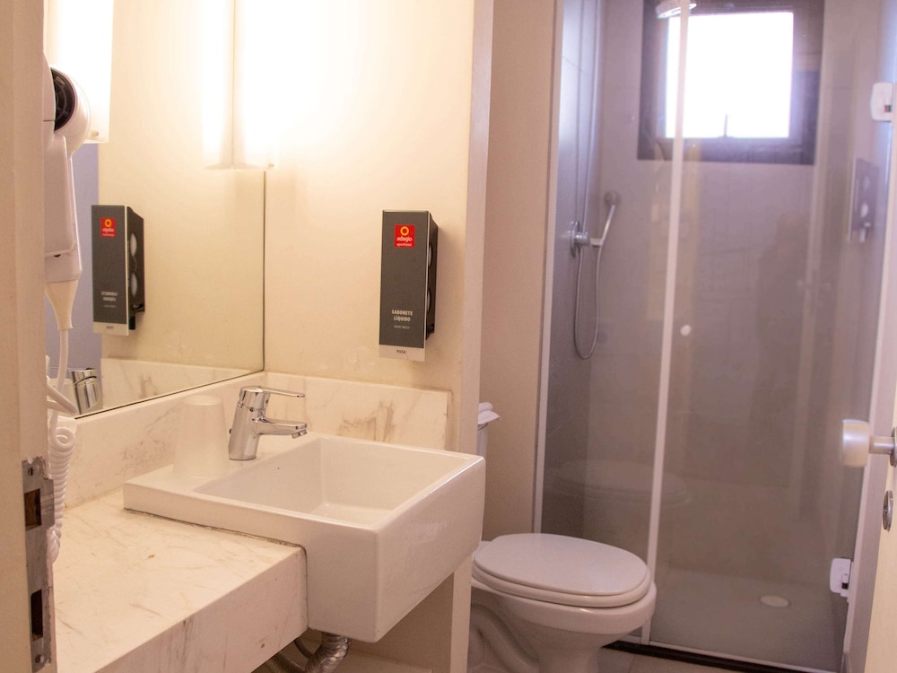 Apartamento Família com 1 camas de casal 1 cama solteiro 1 sofá cama na sala e 2 banheiros - Photo 2