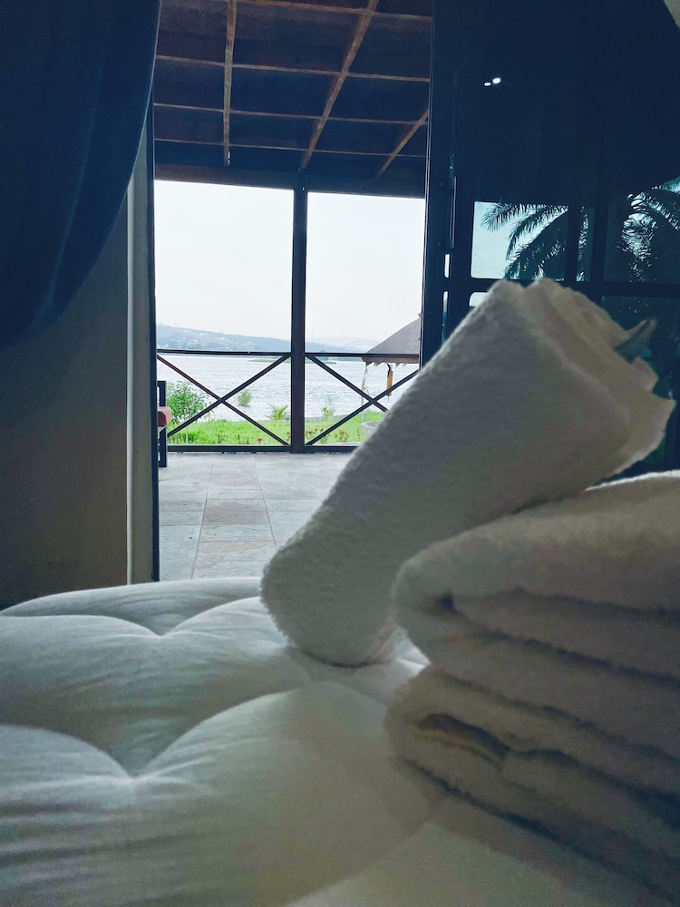 Executive Chalet, Lake View
