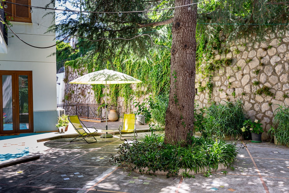 Deluxe Triple Room, Garden View photo 2