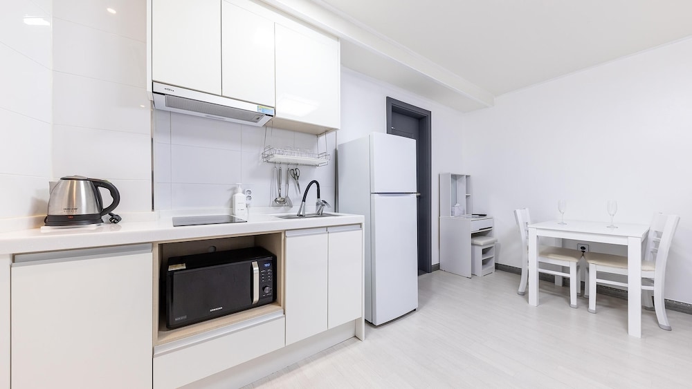 Basic Room, 1 Bedroom (201) - Photo 9