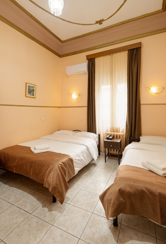 Twin Room - Photo 5