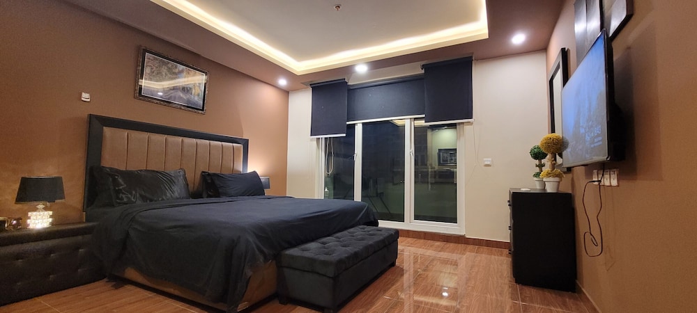 Business Apartment, 1 King Bed, City View