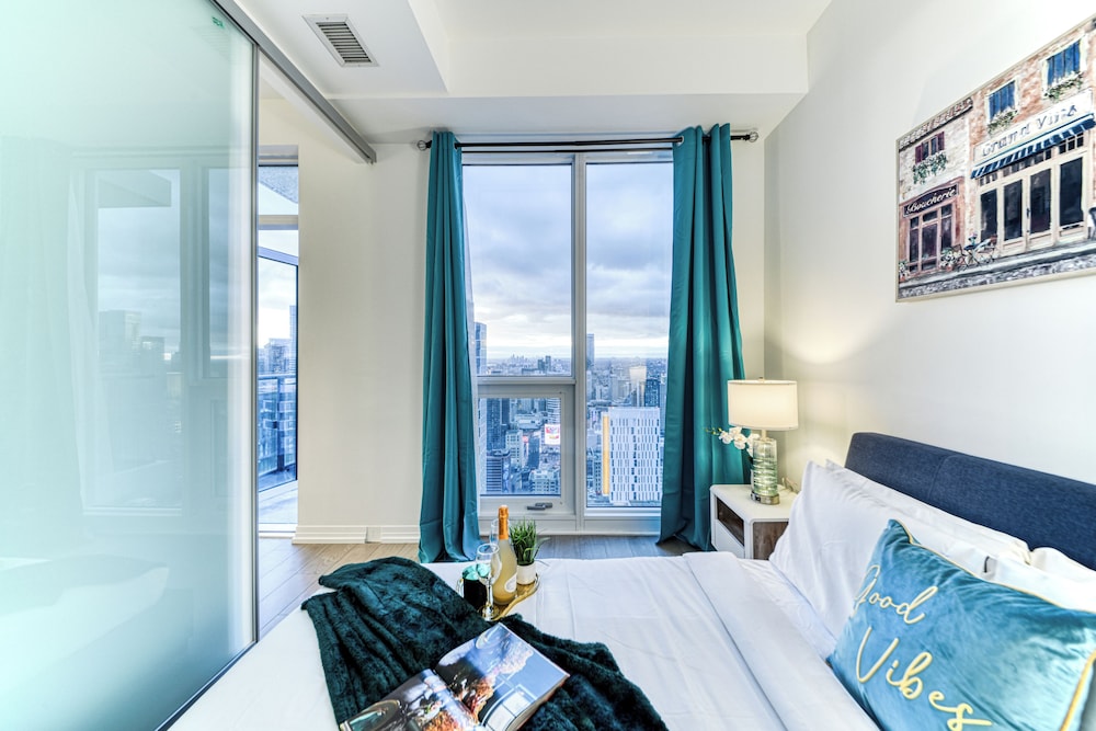 Panoramic Penthouse, 2 Bedrooms, Balcony, Lake View