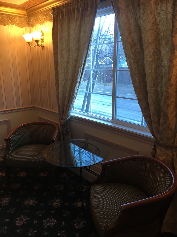 Deluxe Room, 1 King Bed, Refrigerator & Microwave, Mountain View RM15 photo 3