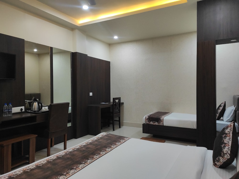 Family Room - Photo 6