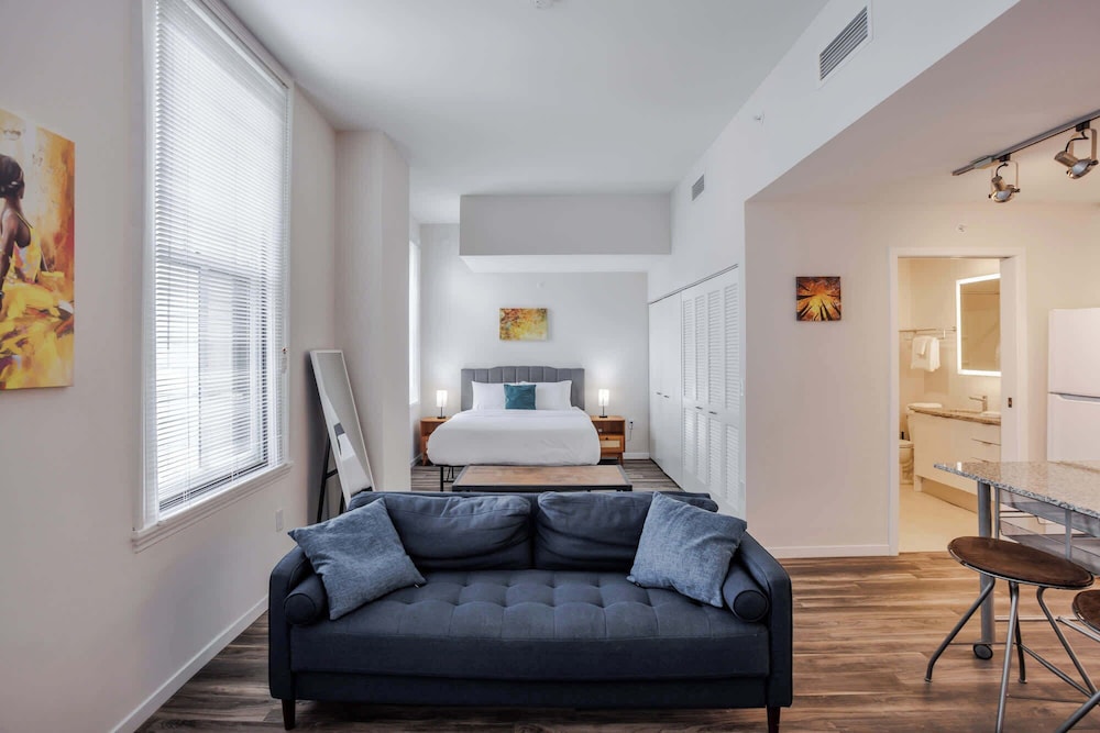 Deluxe Studio, 1 Queen Bed, Non Smoking