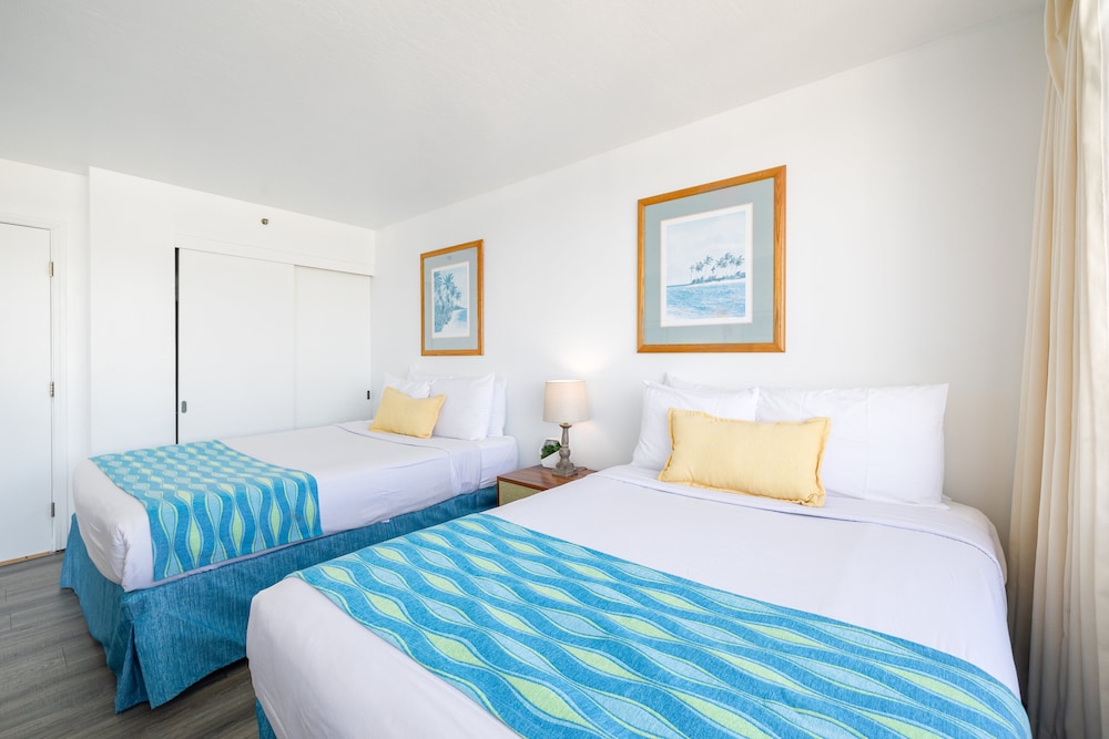 High Floor Mountain View Condo with 2 Beds and Parking: Family Apartment, 1 Bedroom, Balcony, Mountain View (0038) photo