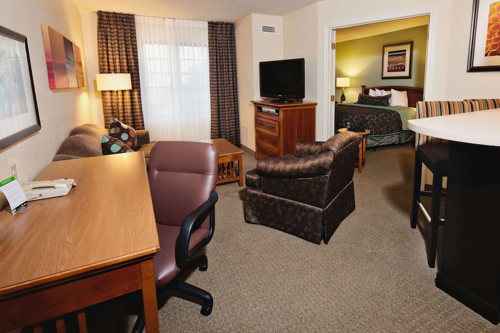 Suite, 1 Queen Bed with Sofa bed (One Bedroom) photo 1