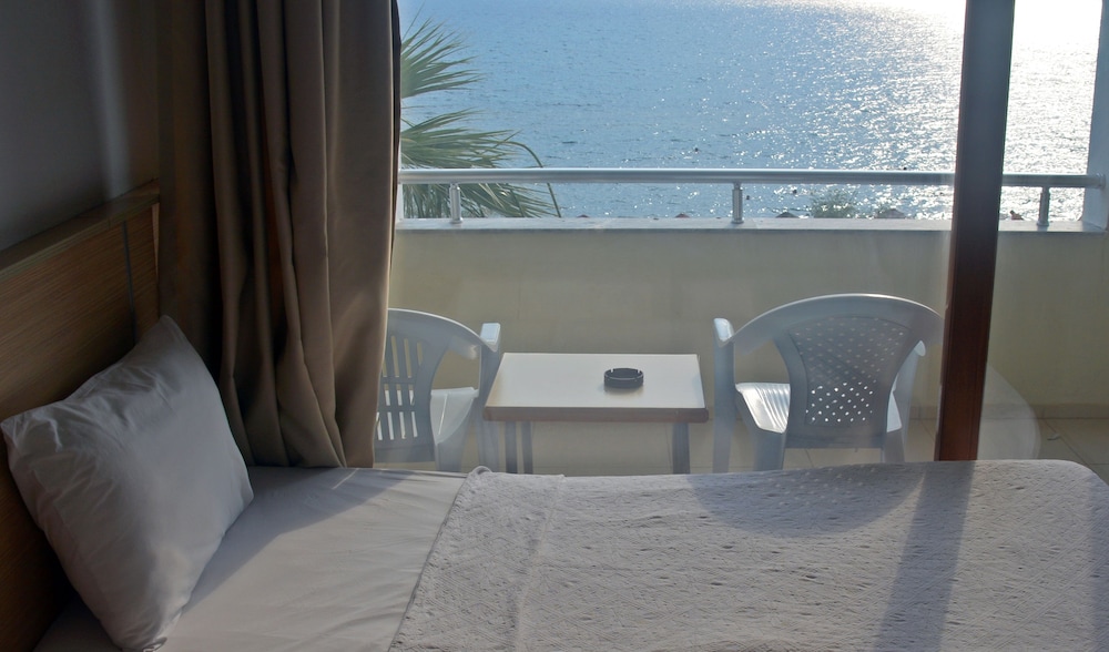 Standard Double or Twin Room, Non Smoking, Sea View photo 2