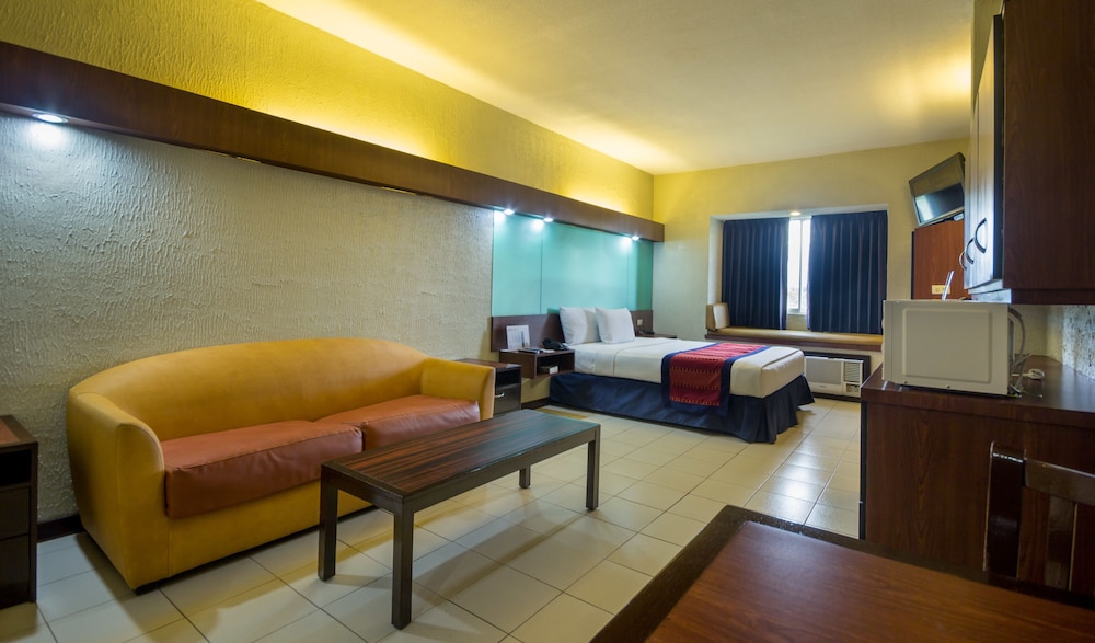 Suite, 1 Queen Bed, Non Smoking - Photo 5