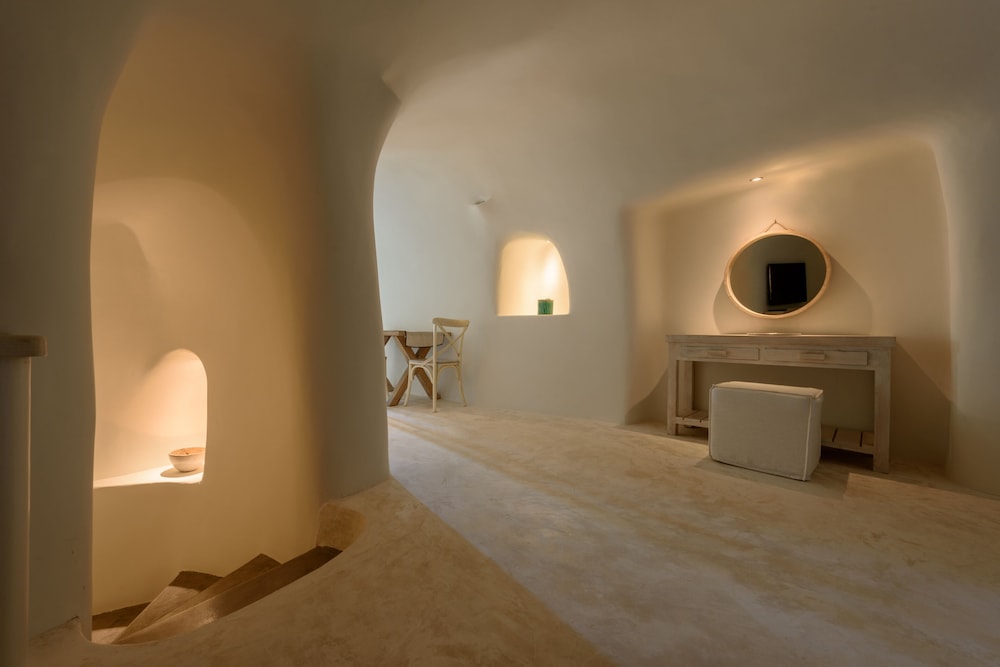 Suite with Indoor Outdoor Hot tub Terrace with Caldera View - Photo 5