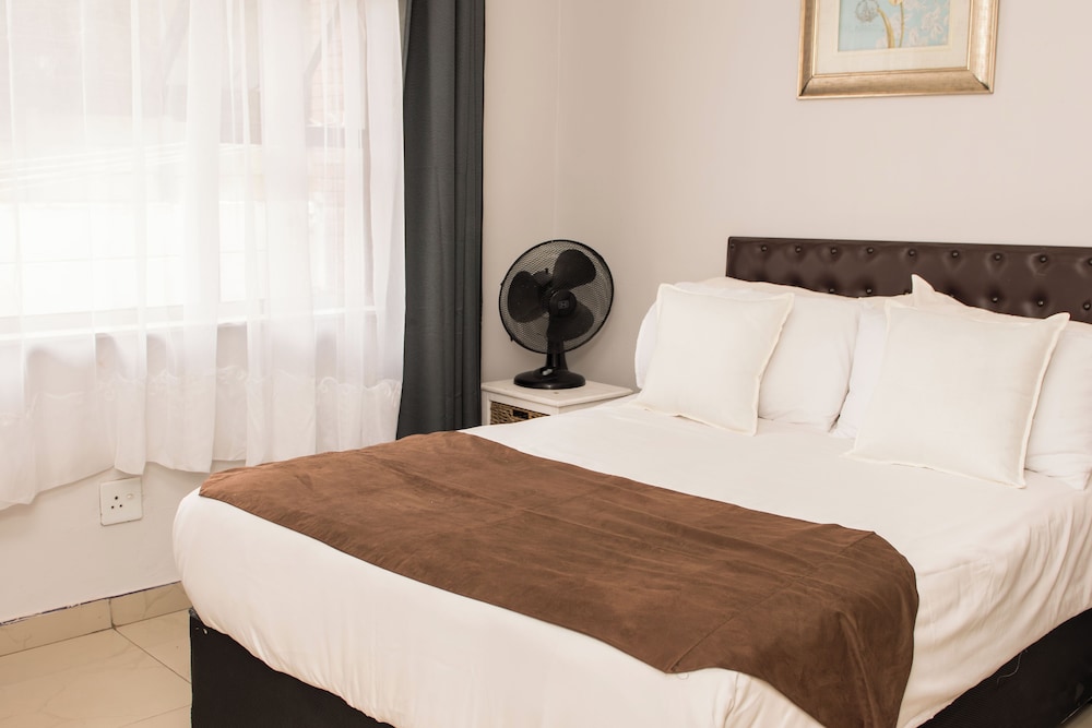 Comfort Single Room, 1 Queen Bed photo 3