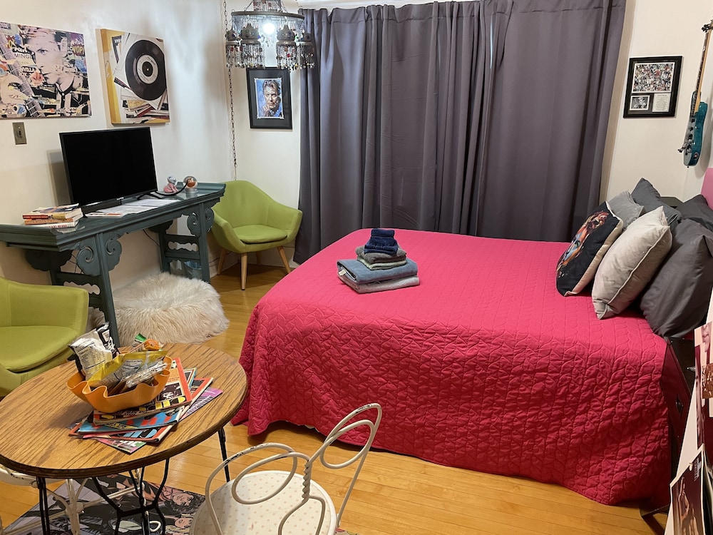 Deluxe Studio Suite photo 2