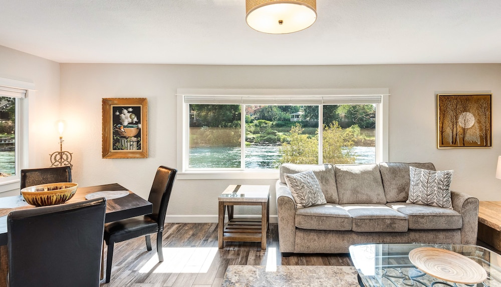 Superior Cottage