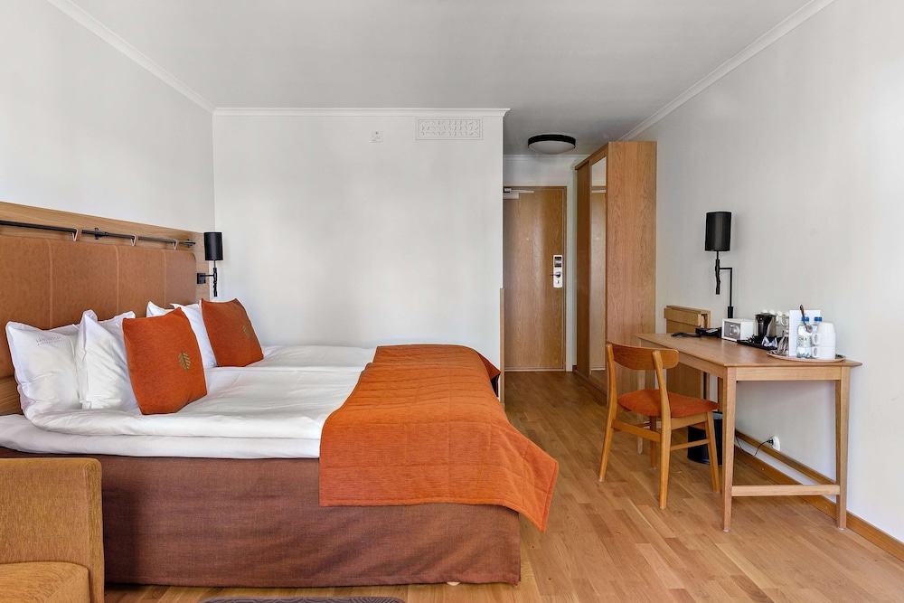Superior Room, 1 King Bed, Non Smoking photo 2