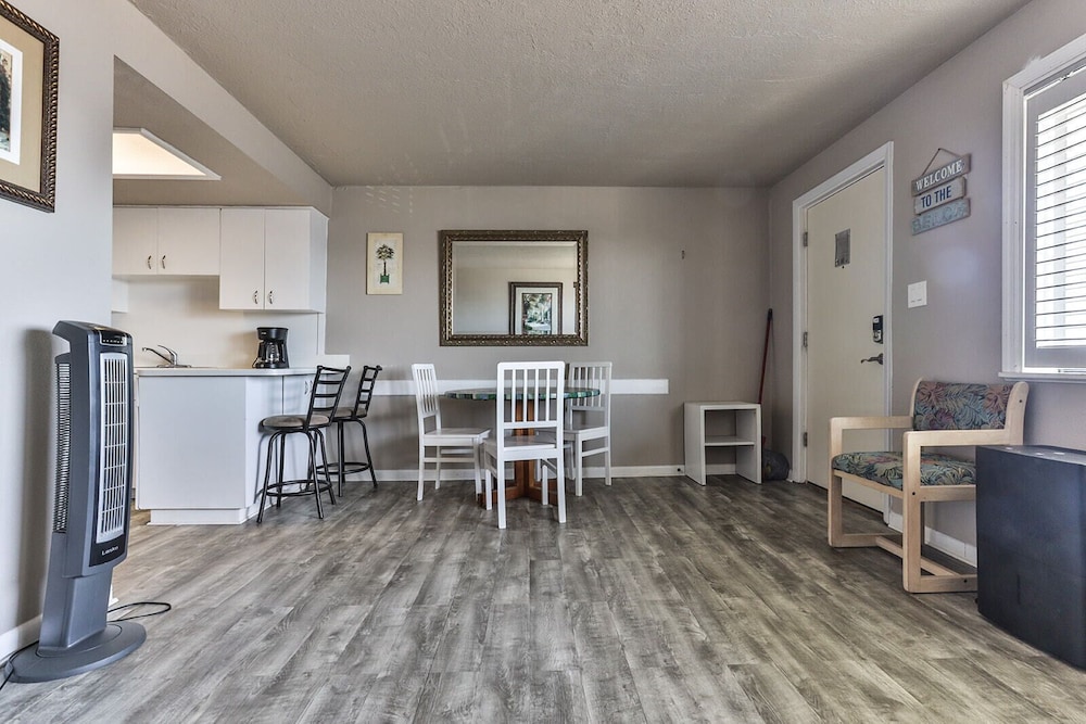 Suite - Photo 12
