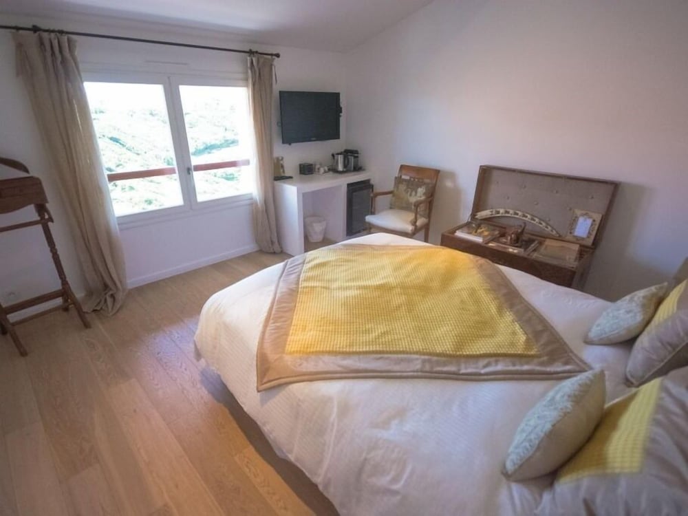 Double Room, Ensuite (Ainhoa) photo 3