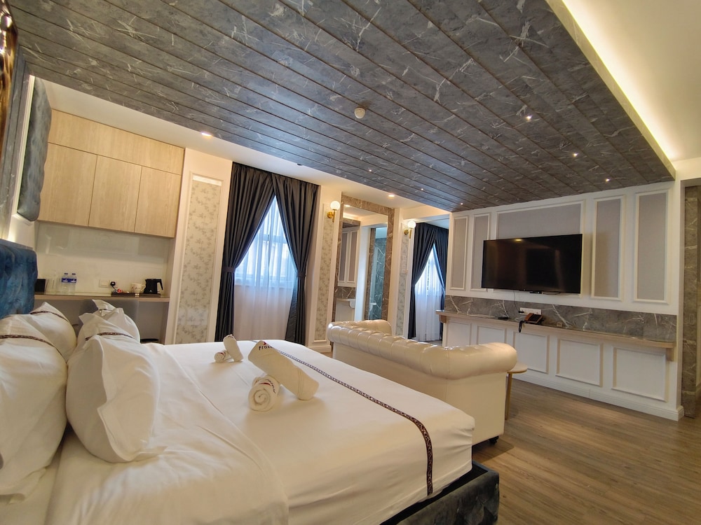 Executive Suite, City View photo 2