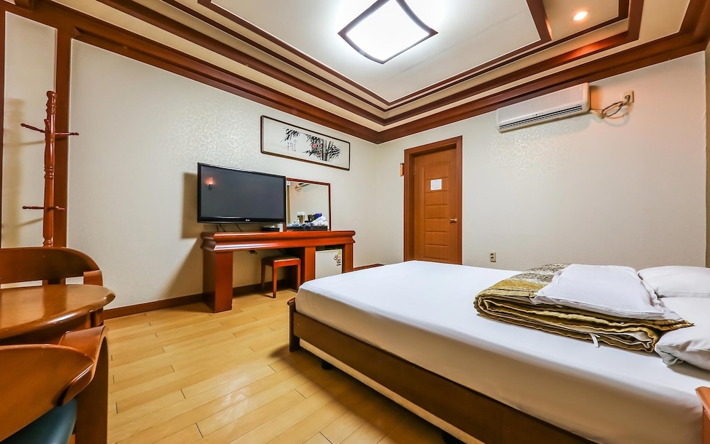 Room (Standard Room) - Photo 3