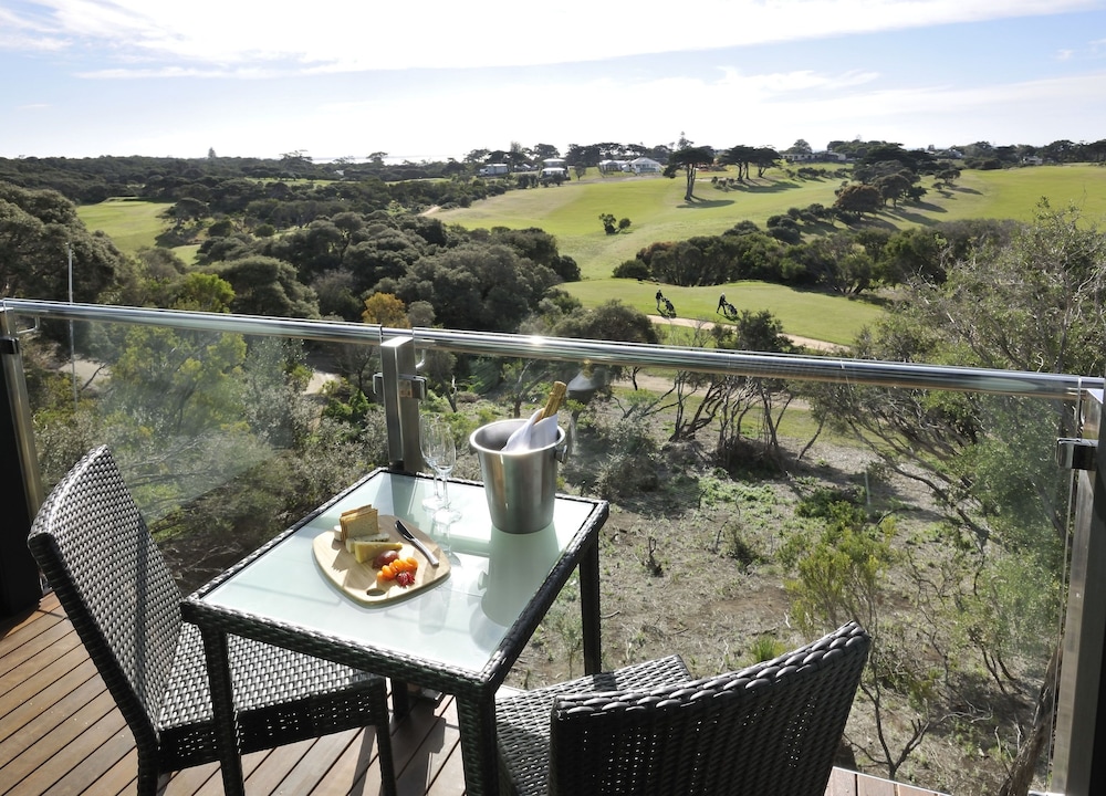 Superior Room, Balcony, Golf View (King or Twin) photo 3