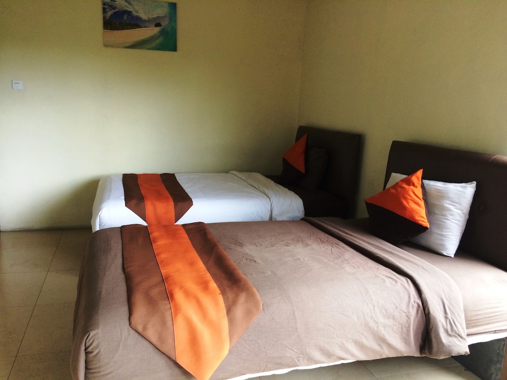 Standard Room, Corner