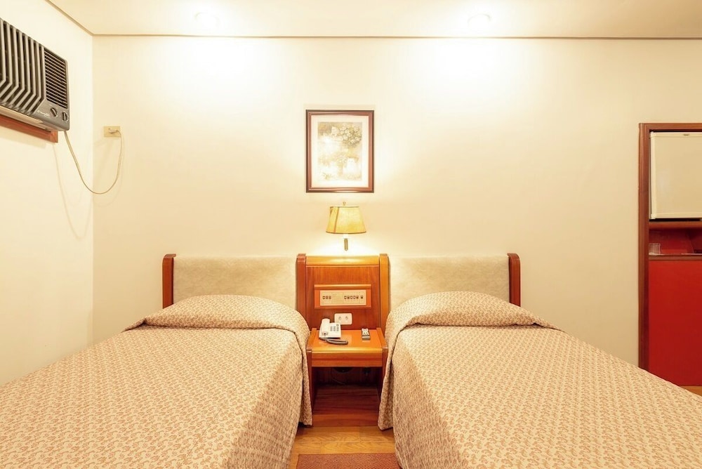 Standard Twin Room - Photo 1