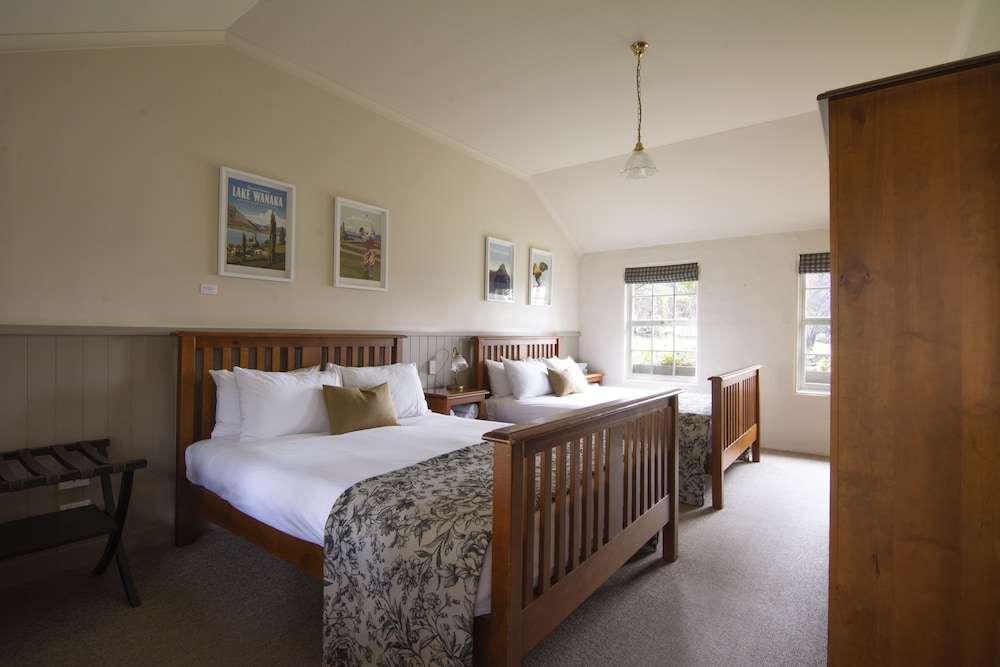 Twin Queen Room photo 1