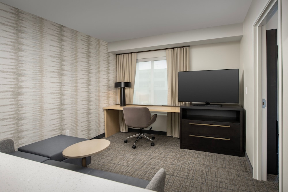 Suite, 1 Bedroom - Photo 3