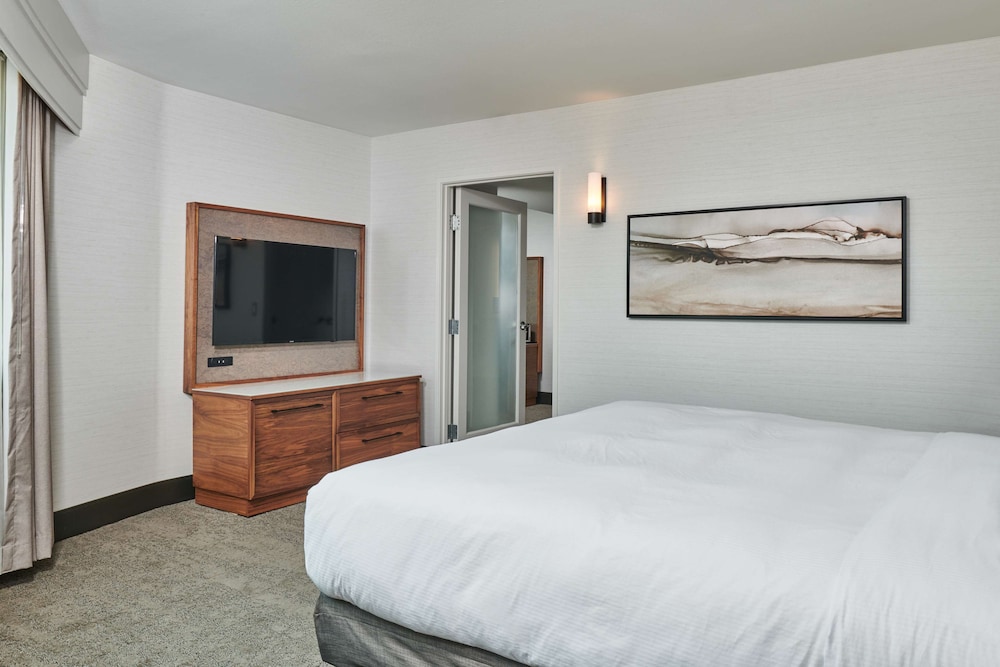 Suite, 1 King Bed, Balcony - Photo 1